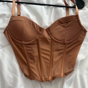 Brand new crop top, zips up in the back